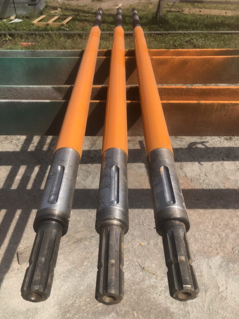 Нижній вал наклонної камери до комбайна New Holland CR 90801